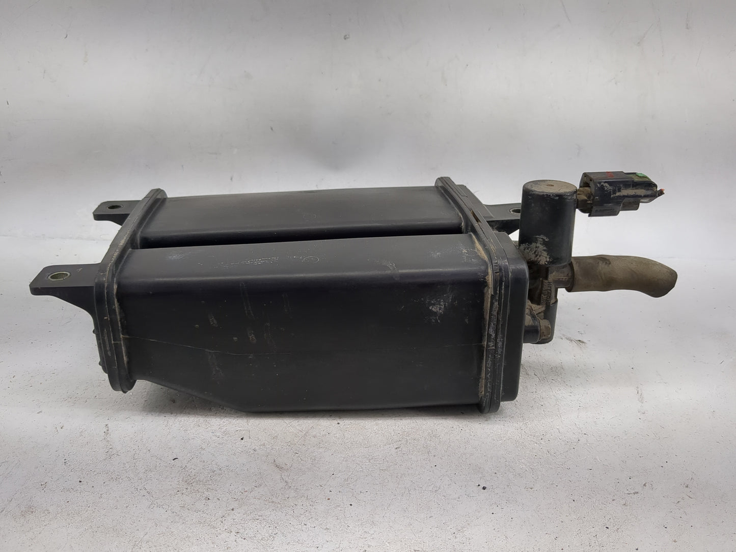 2001 Nissan Xterra Fuel Vapor Charcoal Canister - Oemusedautoparts1.com