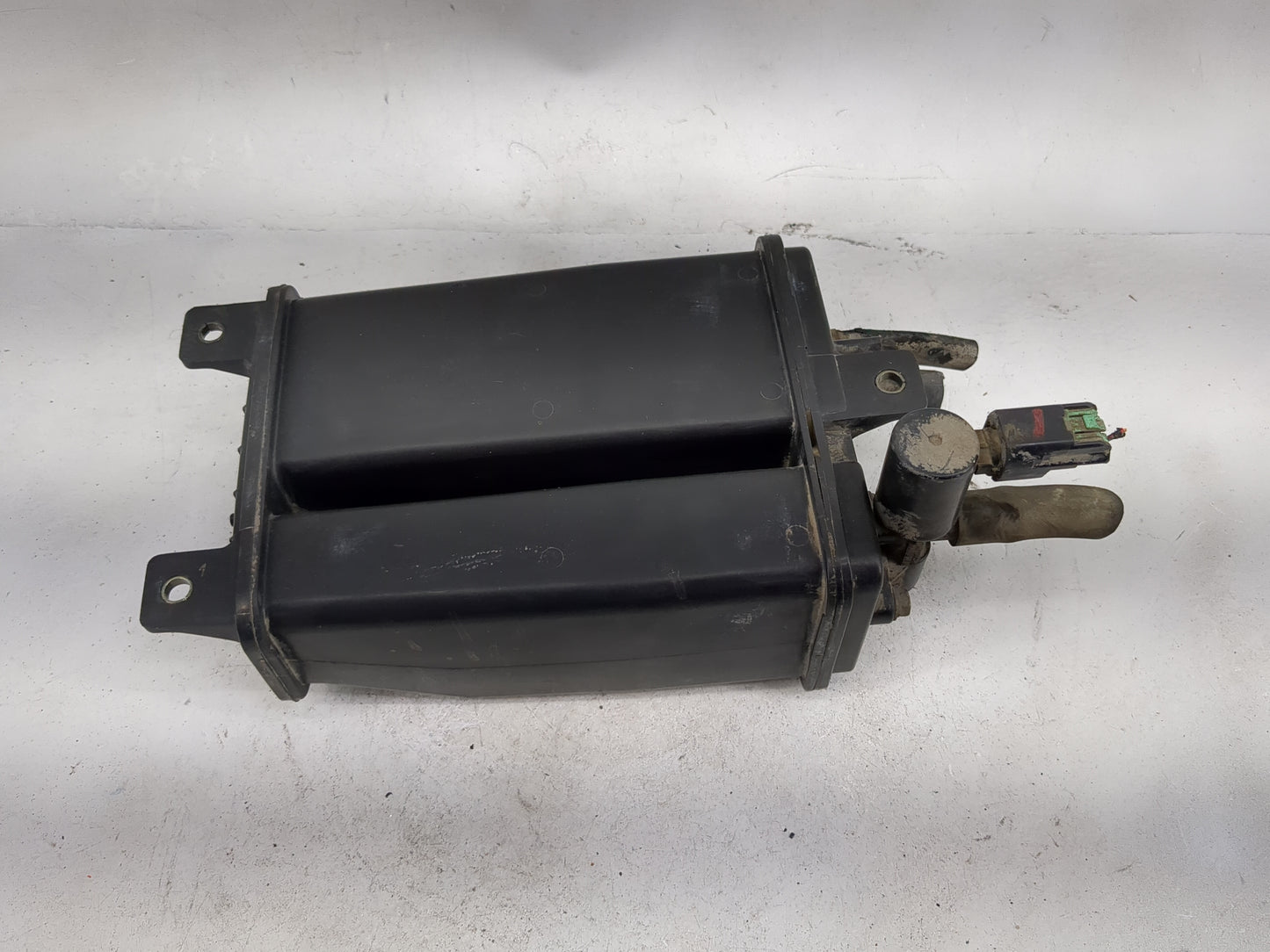 2001 Nissan Xterra Fuel Vapor Charcoal Canister - Oemusedautoparts1.com