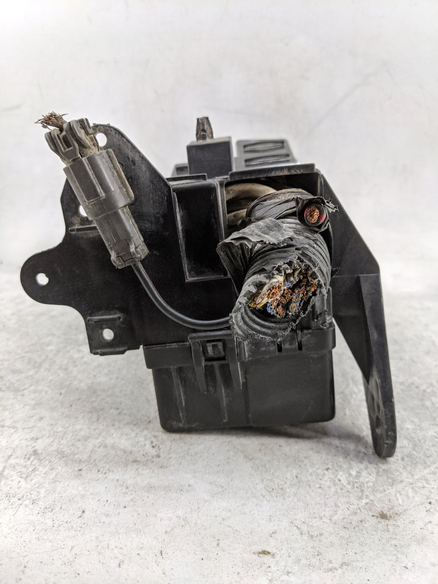 2001 Nissan Xterra Fusebox Fuse Box Panel Relay Module P/N:24382 3S500 7154-3132 Fits Fits 2002 OEM Used Auto Parts - Oemuse