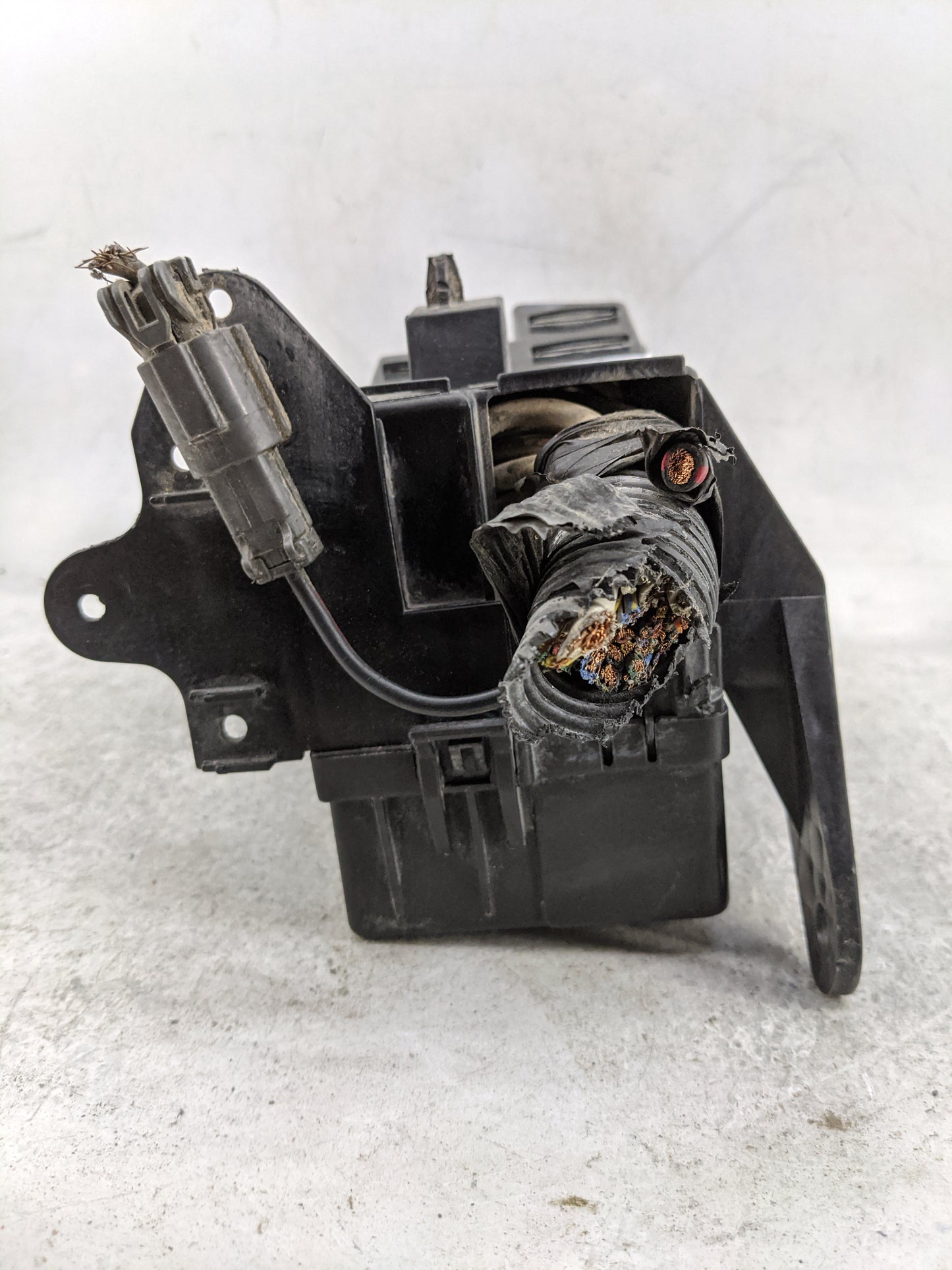 2001 Nissan Xterra Fusebox Fuse Box Panel Relay Module P/N:24382 3S500 7154-3132 Fits Fits 2002 OEM Used Auto Parts - Oemuse