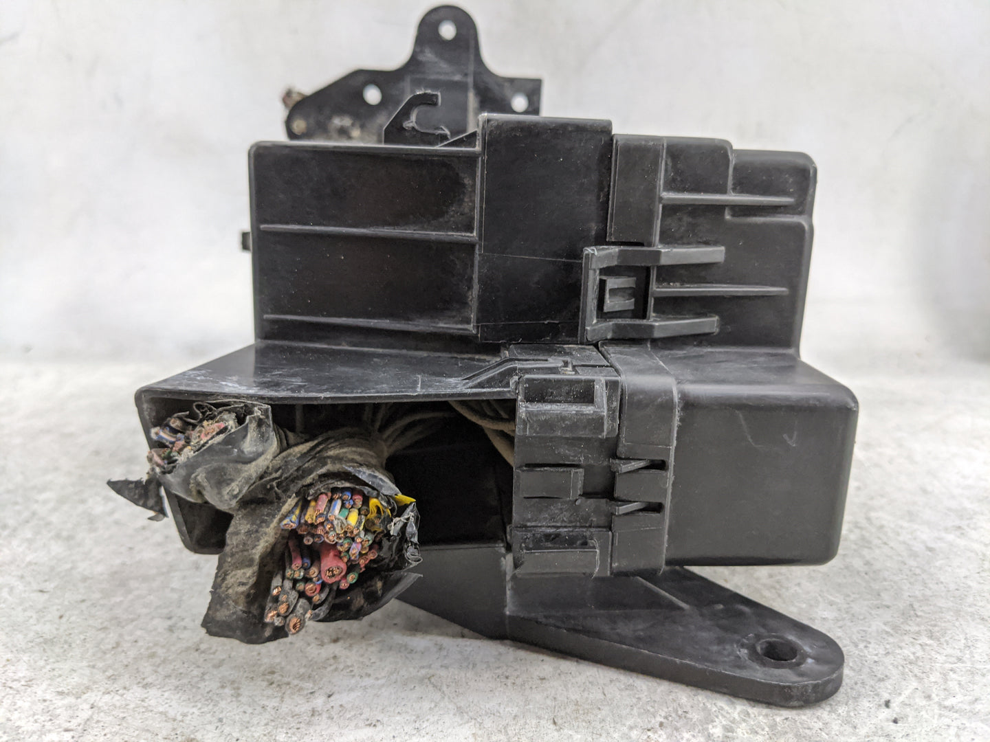 2001 Nissan Xterra Fusebox Fuse Box Panel Relay Module P/N:24382 3S500 7154-3132 Fits Fits 2002 OEM Used Auto Parts - Oemuse