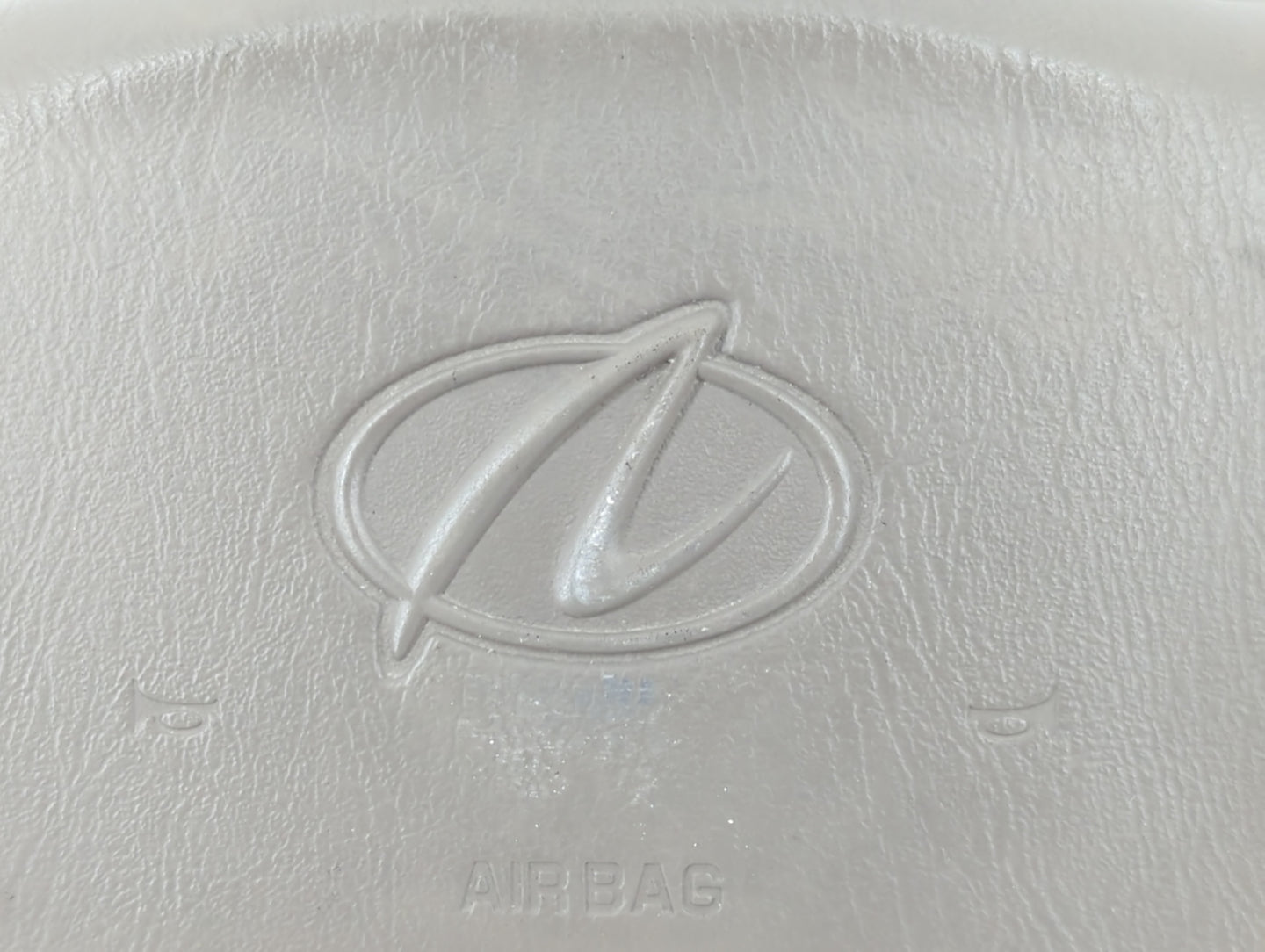 2001 Oldsmobile Aurora Air Bag Driver Left Steering Wheel Mounted P/N:AB3431Q2SP4W6Y Fits OEM Used Auto Parts - Oemusedautop