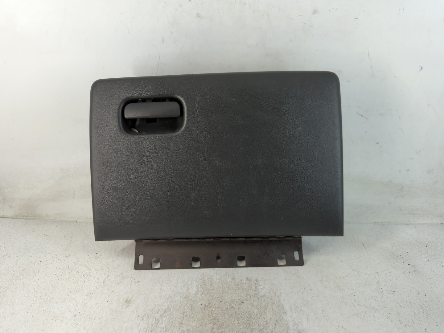 2001 Oldsmobile Bravada Passenger Glove Box Door Storage Compartment - Oemusedautoparts1.com