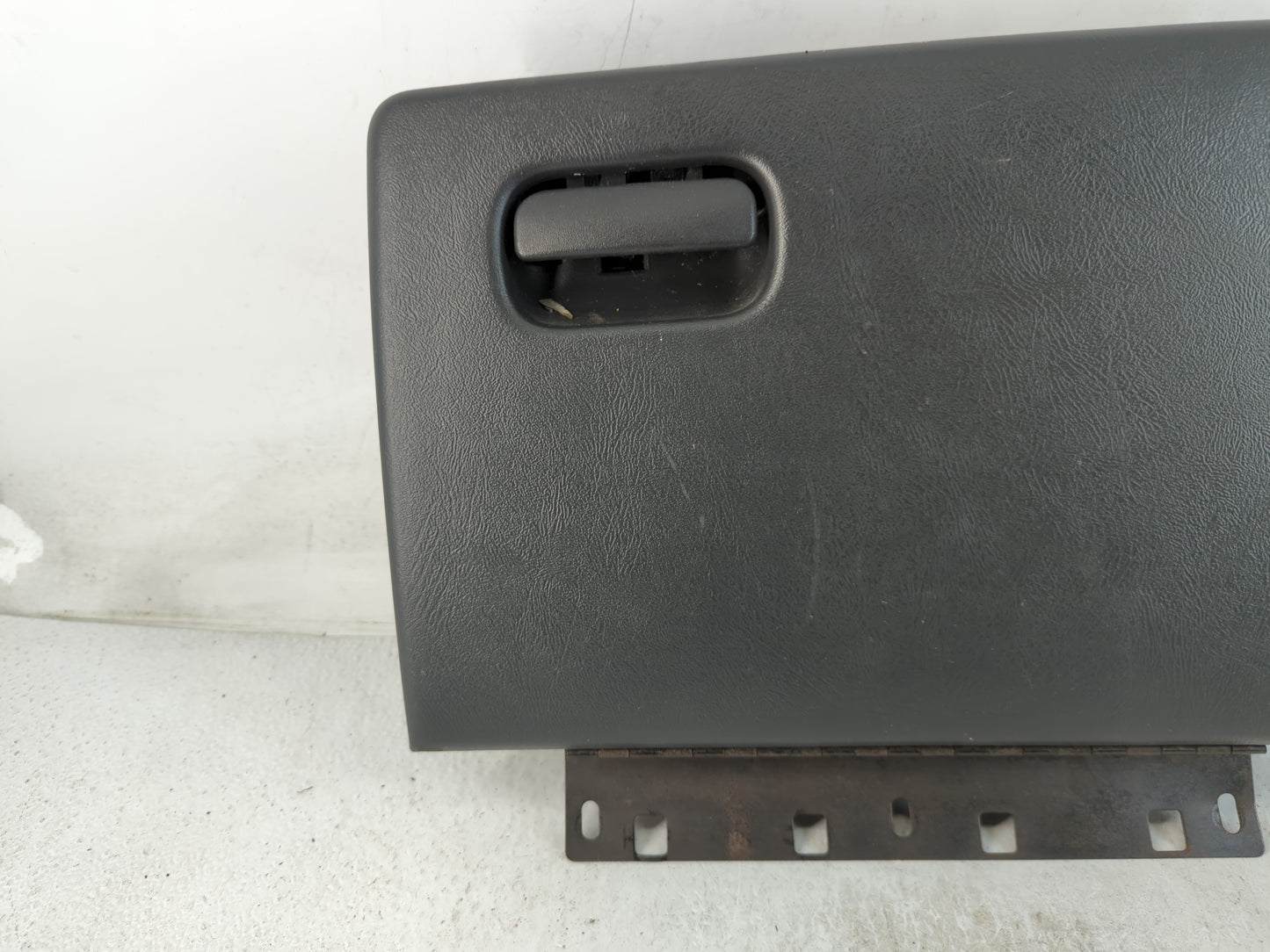 2001 Oldsmobile Bravada Passenger Glove Box Door Storage Compartment - Oemusedautoparts1.com
