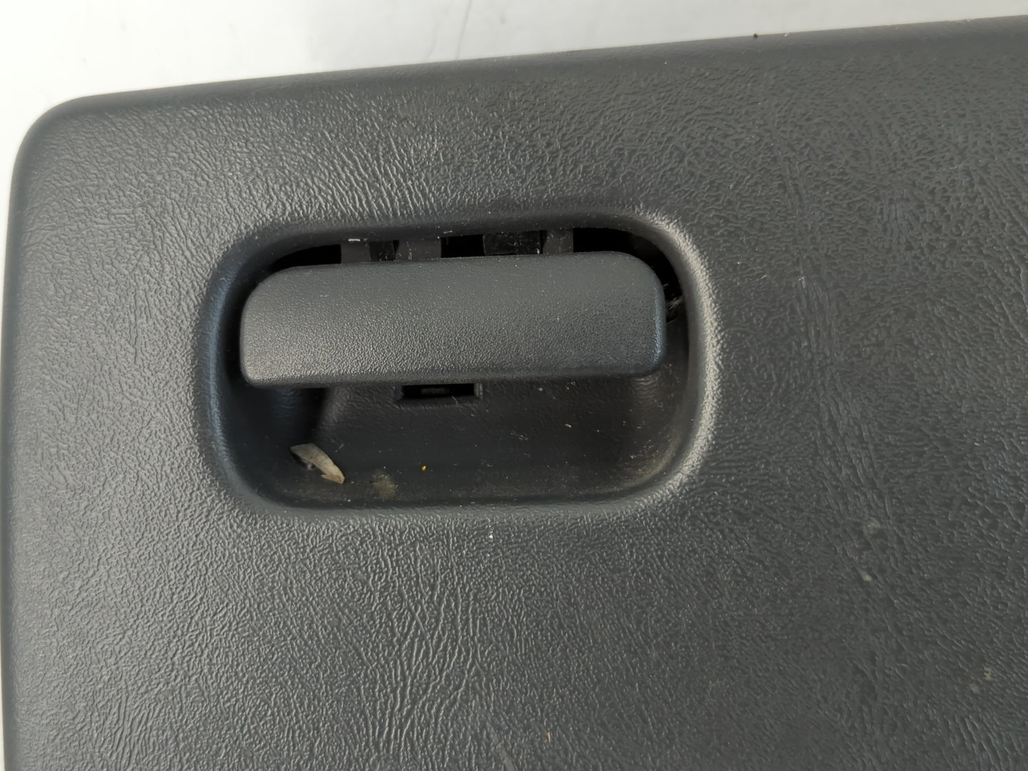 2001 Oldsmobile Bravada Passenger Glove Box Door Storage Compartment - Oemusedautoparts1.com