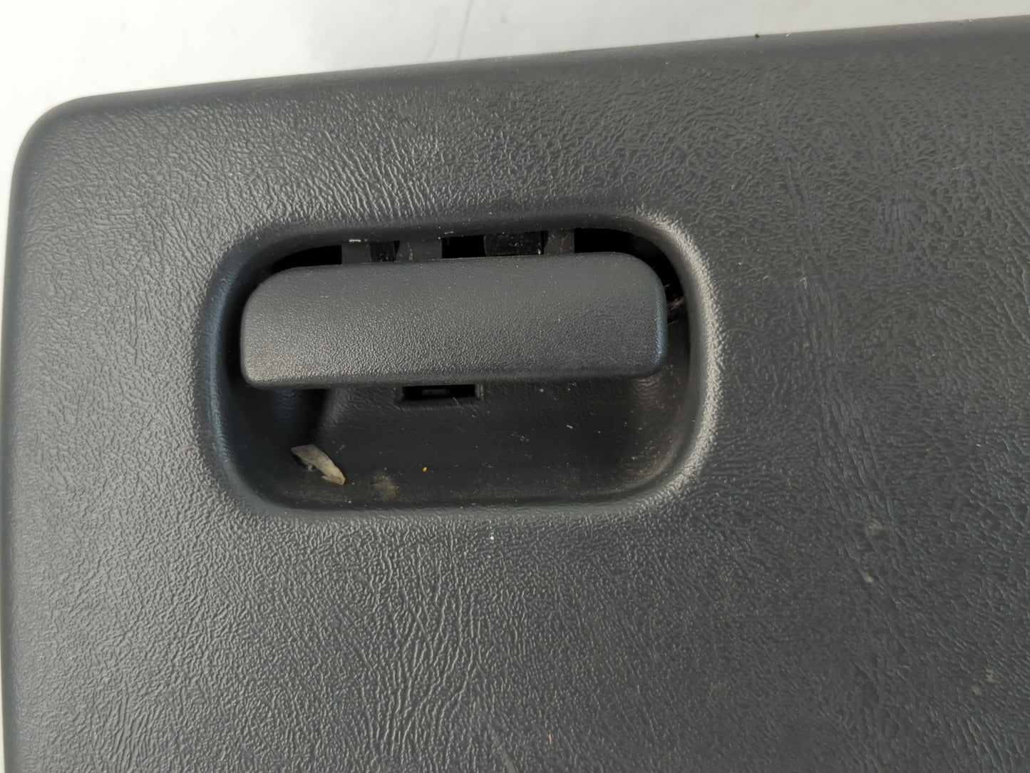 2001 Oldsmobile Bravada Passenger Glove Box Door Storage Compartment - Oemusedautoparts1.com