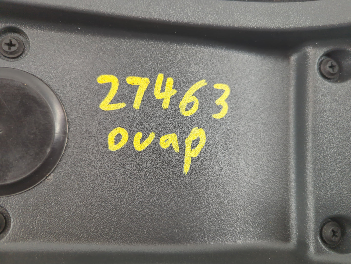 2001 Oldsmobile Bravado Center Console Armrest Cover Lid Fits OEM Used Auto Parts - Oemusedautoparts1.com