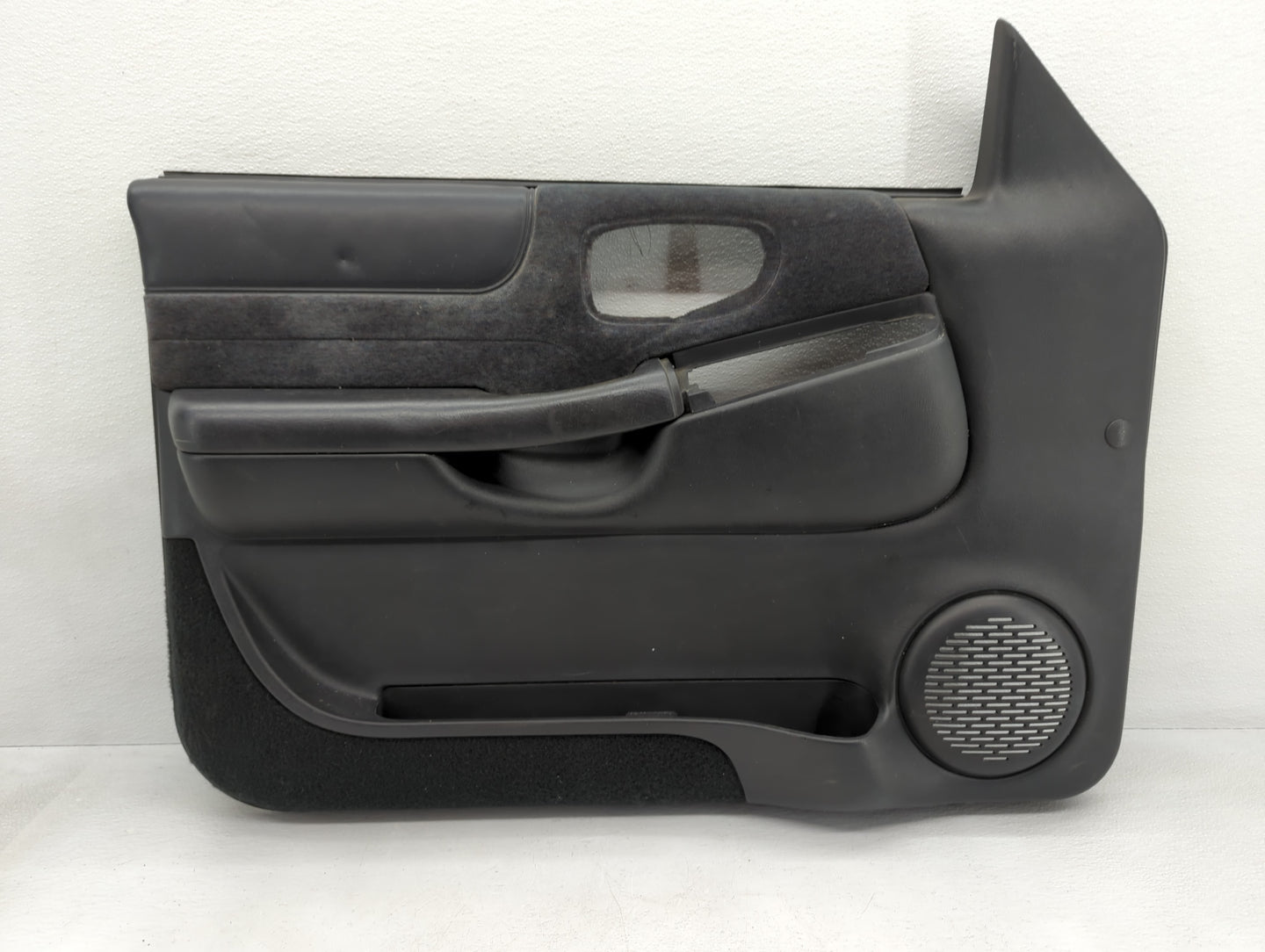 2001 Oldsmobile Bravado Front Left Driver Interior Door Panel Trim - Oemusedautoparts1.com