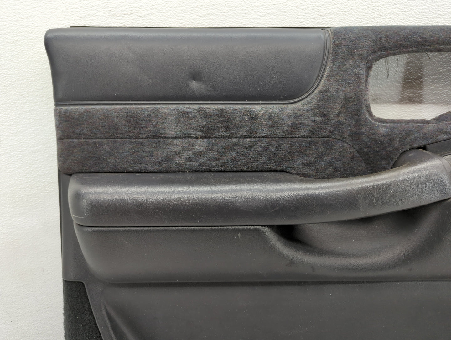 2001 Oldsmobile Bravado Front Left Driver Interior Door Panel Trim - Oemusedautoparts1.com
