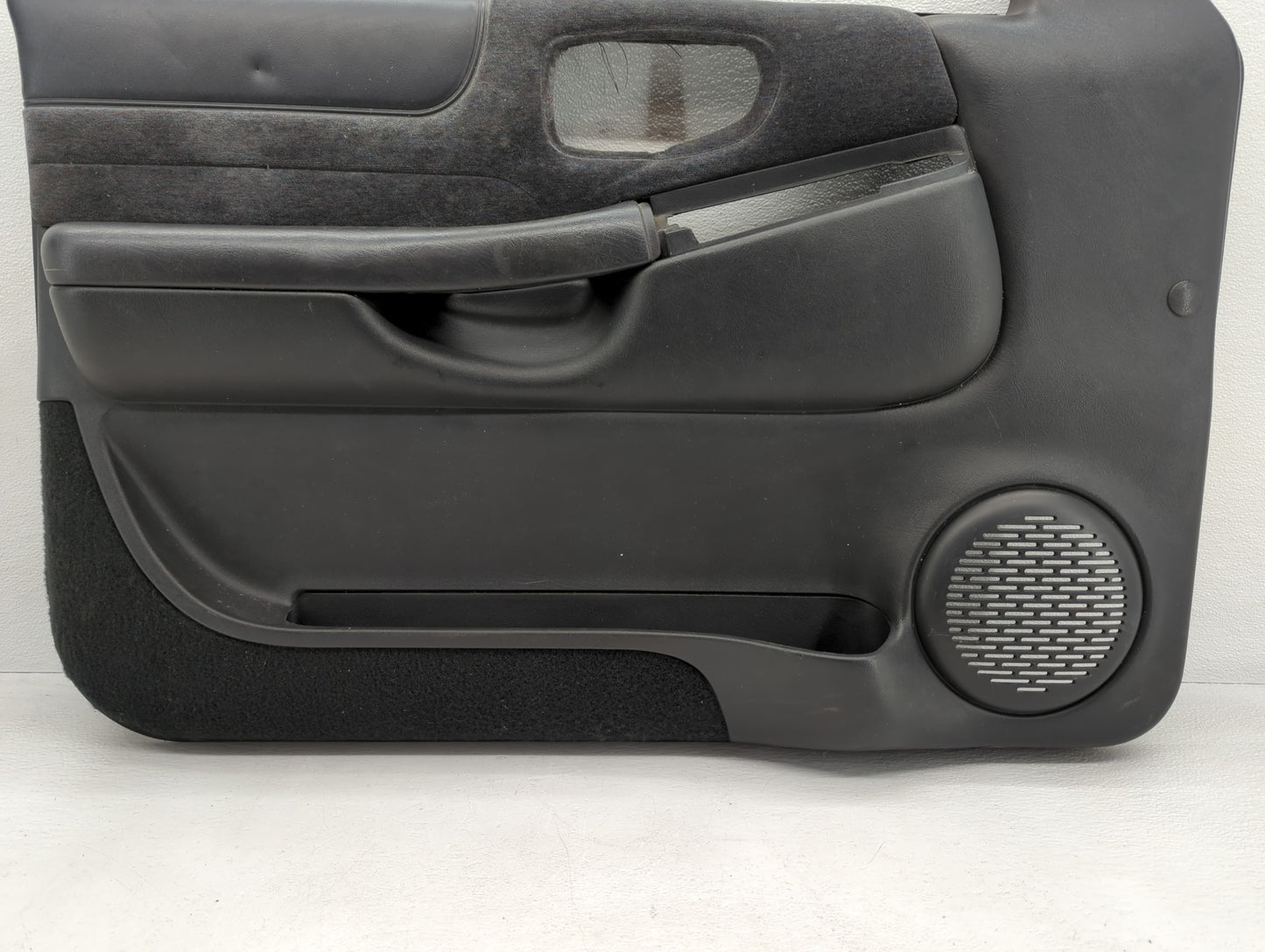 2001 Oldsmobile Bravado Front Left Driver Interior Door Panel Trim - Oemusedautoparts1.com