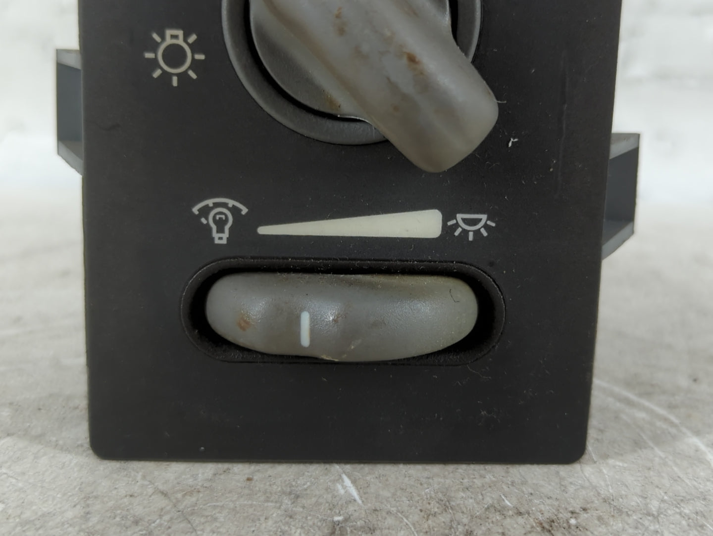 2001 Pontiac Gprix Headlight Lamp Control Switch - Oemusedautoparts1.com