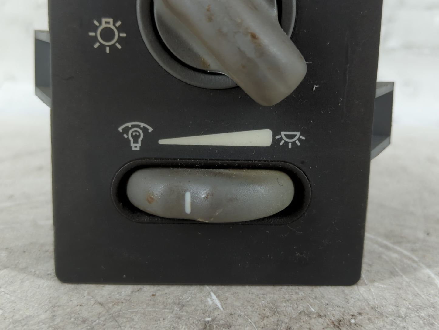 2001 Pontiac Gprix Headlight Lamp Control Switch - Oemusedautoparts1.com