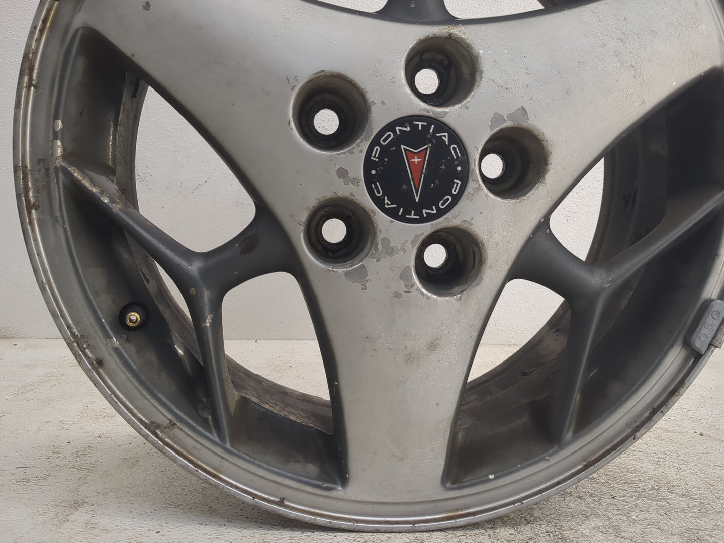 2000-2003 Pontiac Grand Prix Oem Wheel Rim - Oemusedautoparts1.com