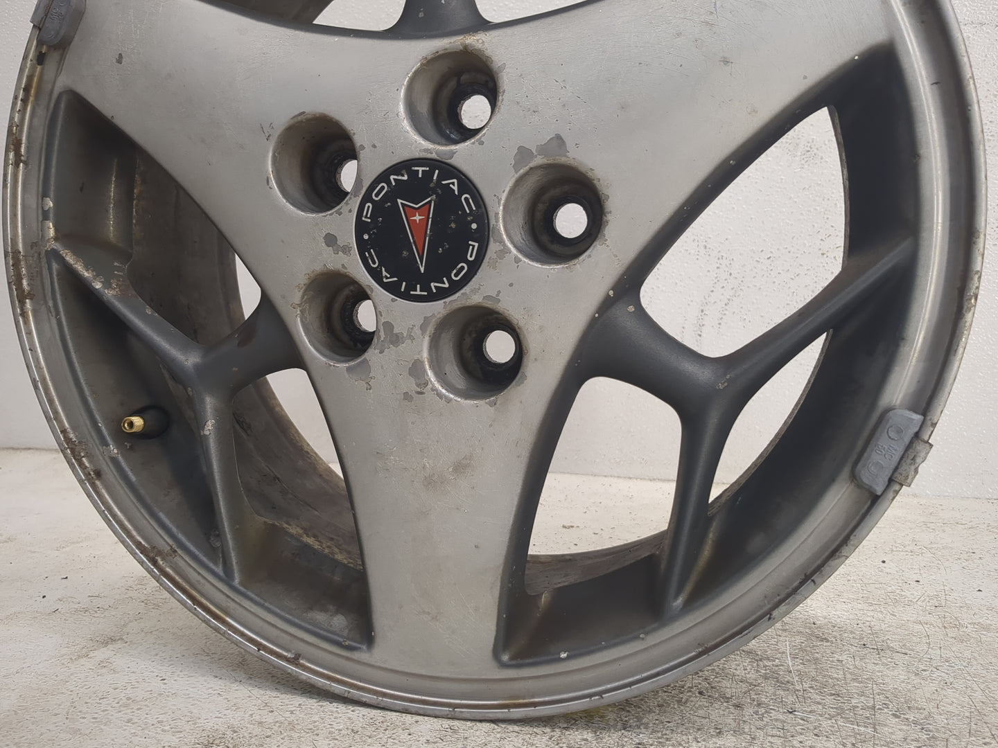 2000-2003 Pontiac Grand Prix Oem Wheel Rim - Oemusedautoparts1.com