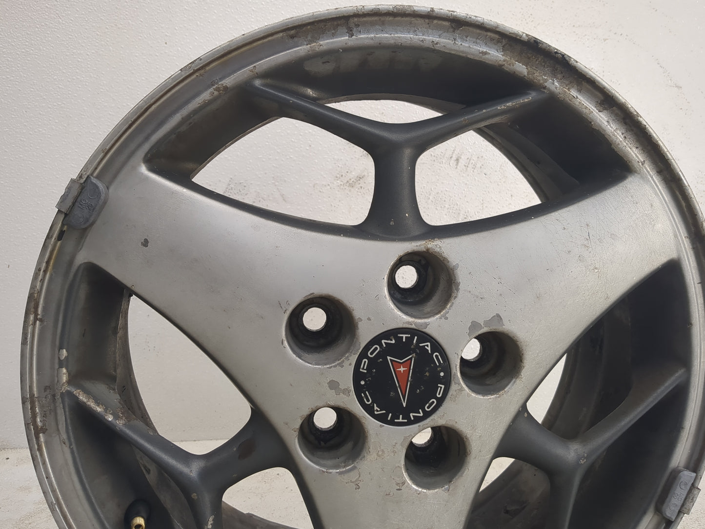 2000-2003 Pontiac Grand Prix Oem Wheel Rim - Oemusedautoparts1.com