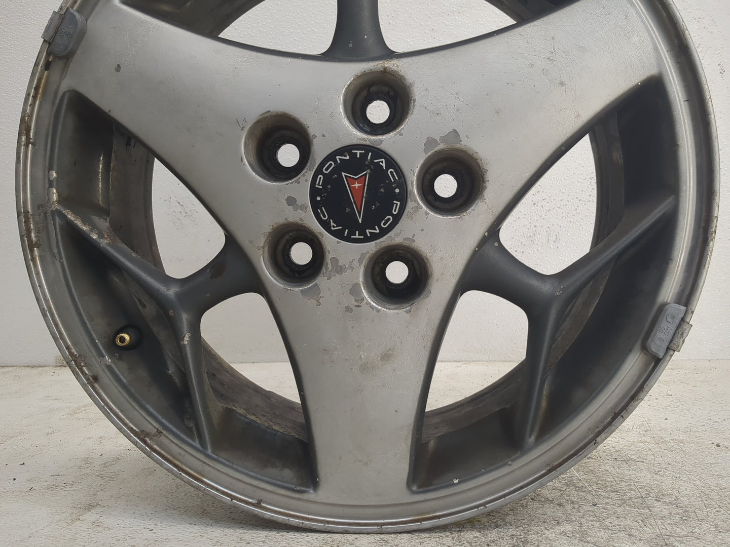 2000-2003 Pontiac Grand Prix Oem Wheel Rim - Oemusedautoparts1.com