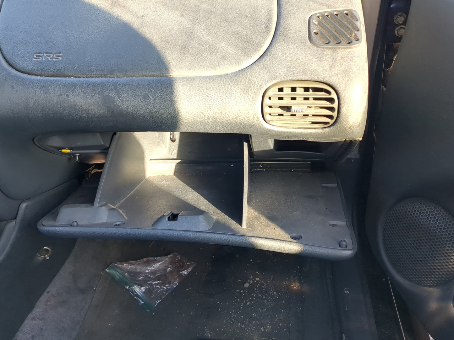 2001 Pontiac Grand Prix Passenger Glove Box Door Storage Compartment - Oemusedautoparts1.com