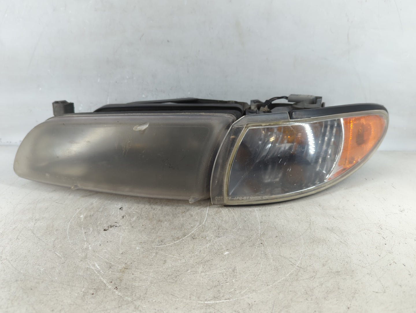 1997-2003 Pontiac Grand Prix Driver Left Oem Head Light Headlight Lamp - Oemusedautoparts1.com