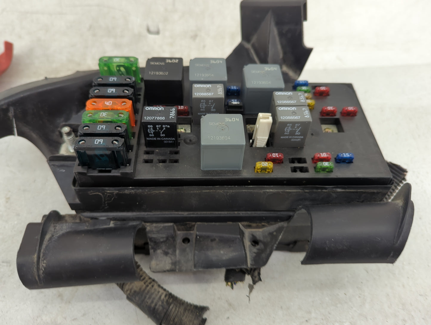 2000-2001 Pontiac Montana Fusebox Fuse Box Panel Relay Module P/N:1219 4077 Fits Fits 2000 2001 OEM Used Auto Parts - Oemuse