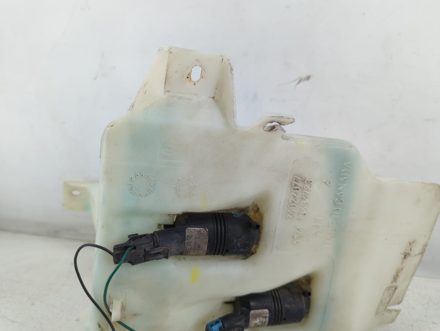 1999-2005 Pontiac Montana Windshield Washer Fluid Reservoir Bottle Oem - Oemusedautoparts1.com
