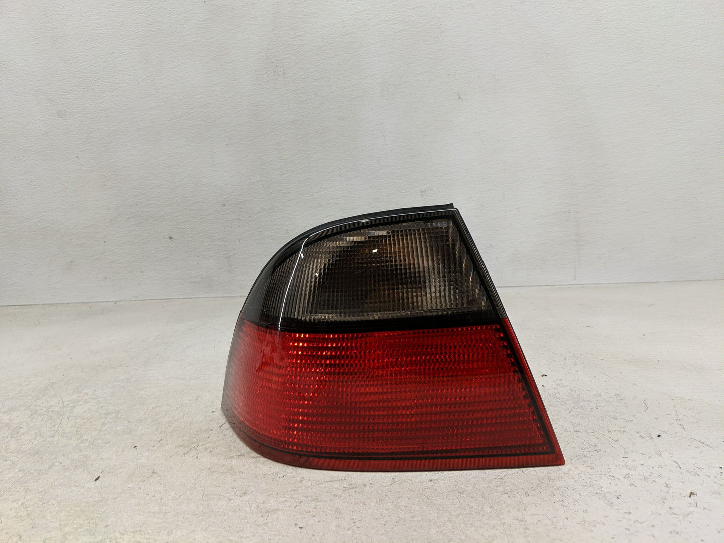 2001 Saab 95 Tail Light Assembly Driver Left OEM P/N:4560595 Fits OEM Used Auto Parts - Oemusedautoparts1.com