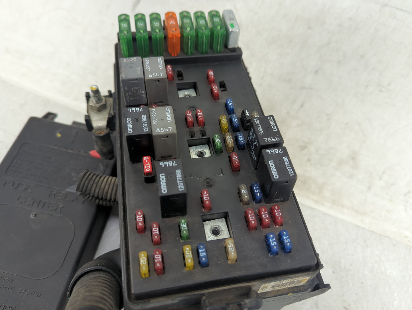 2001 Saturn L300 Fusebox Fuse Box Panel Relay Module P/N:22671892 Fits OEM Used Auto Parts - Oemusedautoparts1.com