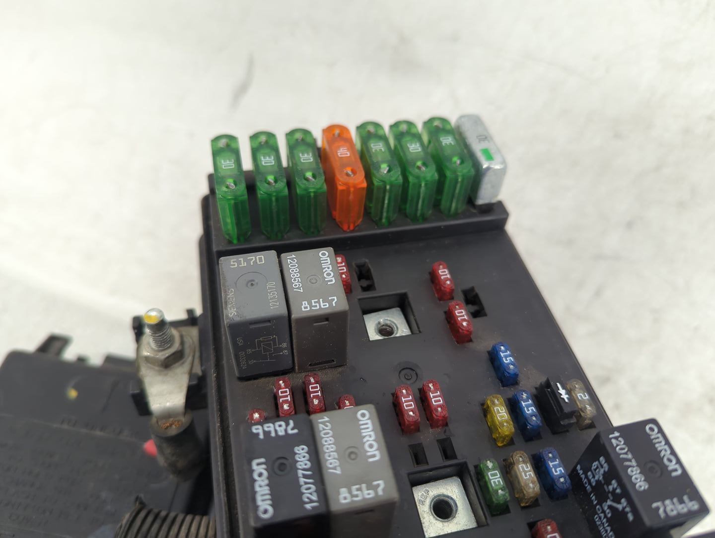 2001 Saturn L300 Fusebox Fuse Box Panel Relay Module P/N:22671892 Fits OEM Used Auto Parts - Oemusedautoparts1.com