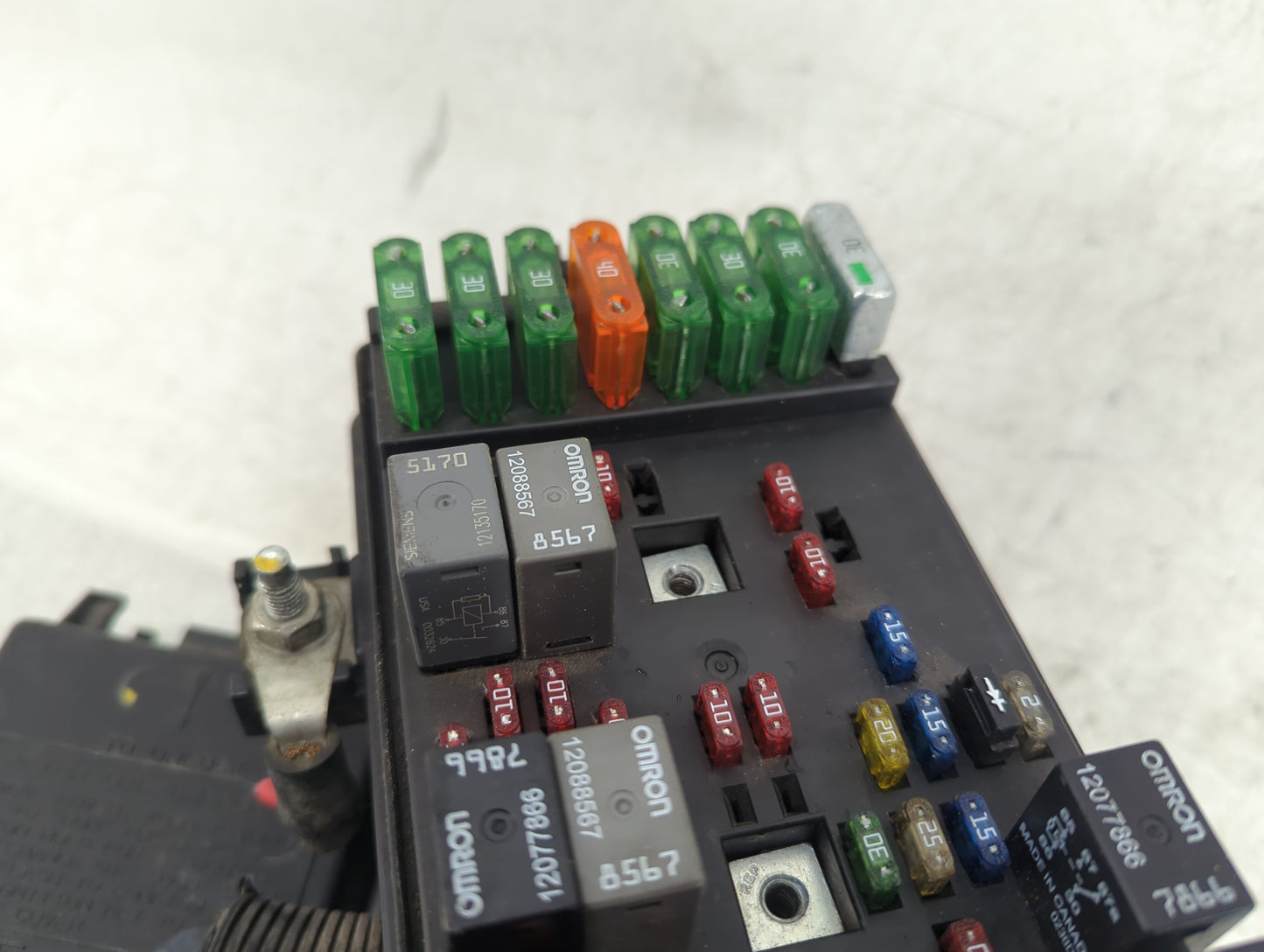 2001 Saturn L300 Fusebox Fuse Box Panel Relay Module P/N:22671892 Fits OEM Used Auto Parts - Oemusedautoparts1.com