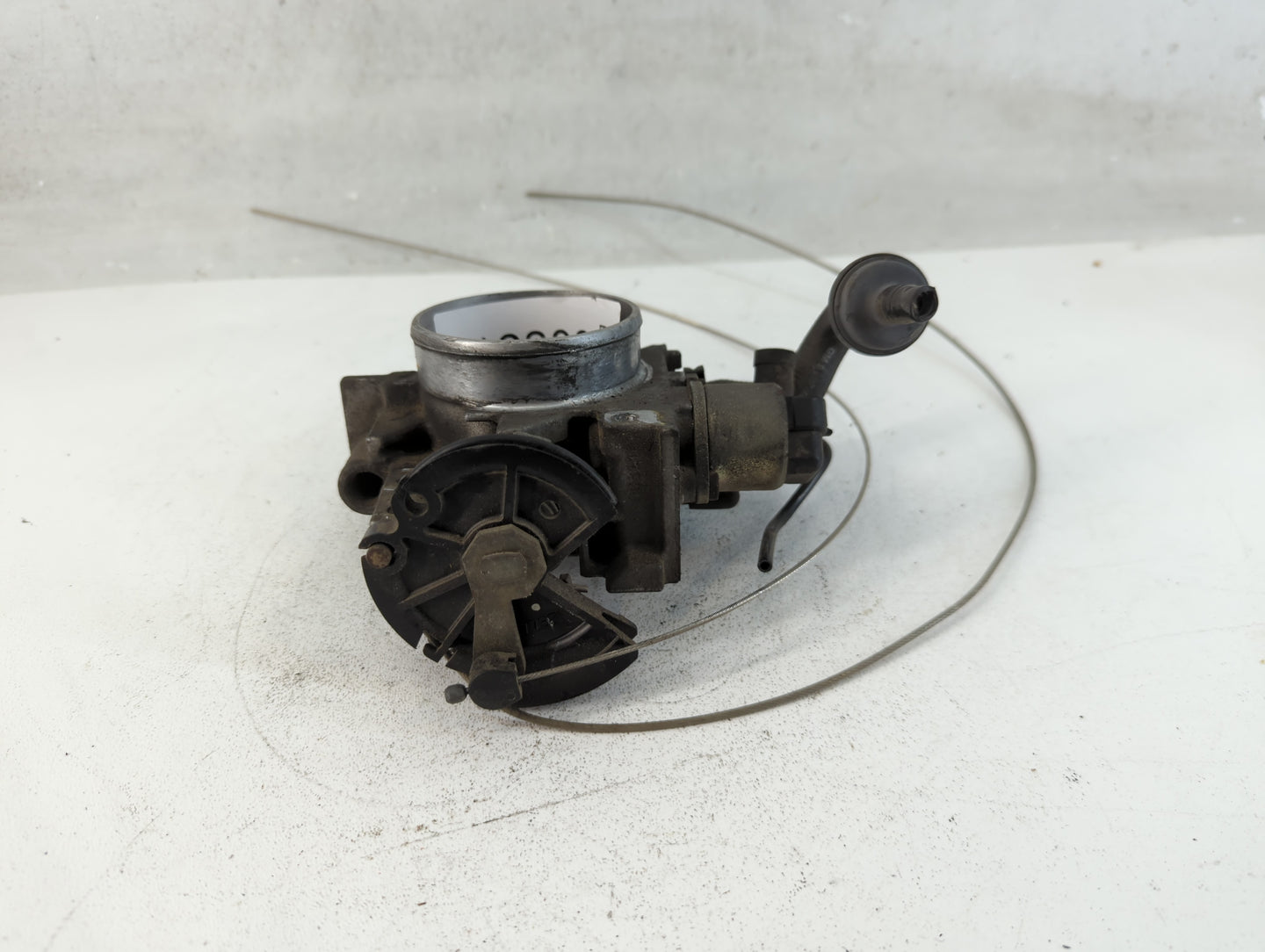 2000 Saturn Ls Throttle Body P/N:E03110 19901 Fits Fits 2001 2002 2003 OEM Used Auto Parts - Oemusedautoparts1.com