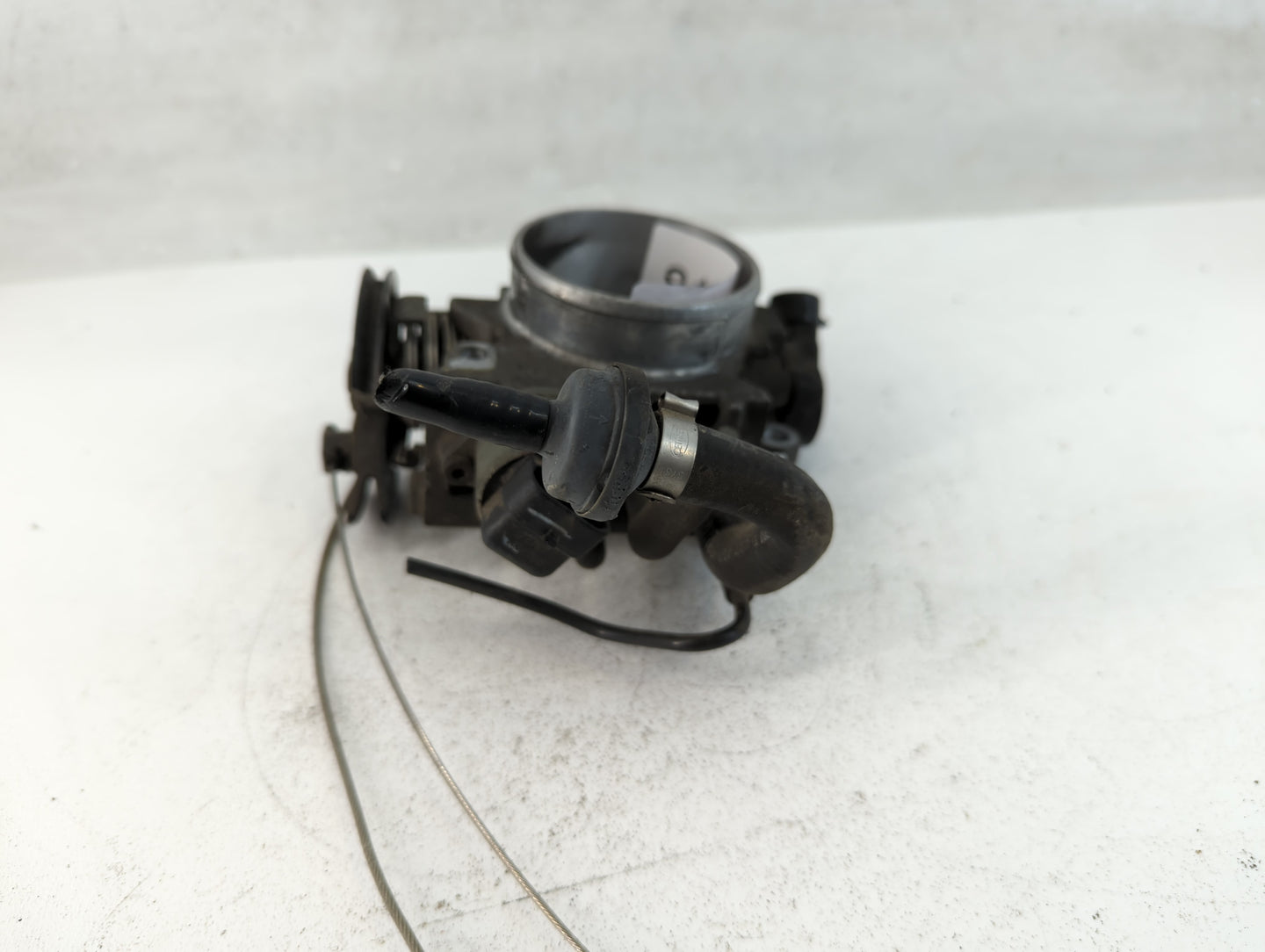 2000 Saturn Ls Throttle Body P/N:E03110 19901 Fits Fits 2001 2002 2003 OEM Used Auto Parts - Oemusedautoparts1.com