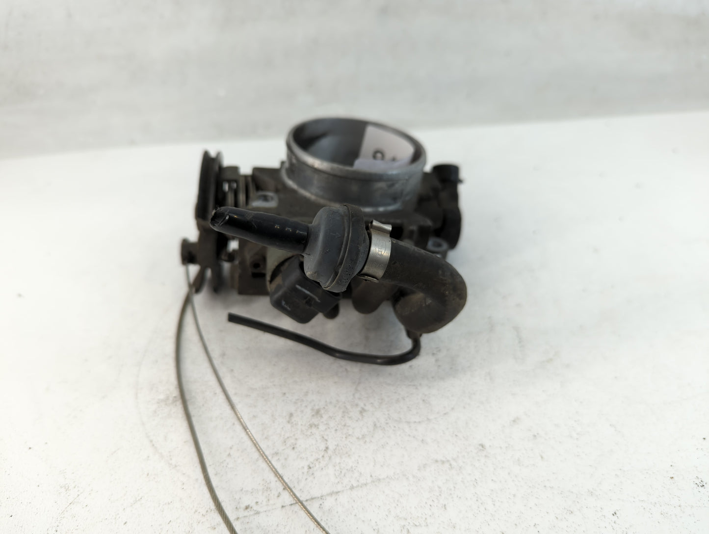 2000 Saturn Ls Throttle Body P/N:E03110 19901 Fits Fits 2001 2002 2003 OEM Used Auto Parts - Oemusedautoparts1.com