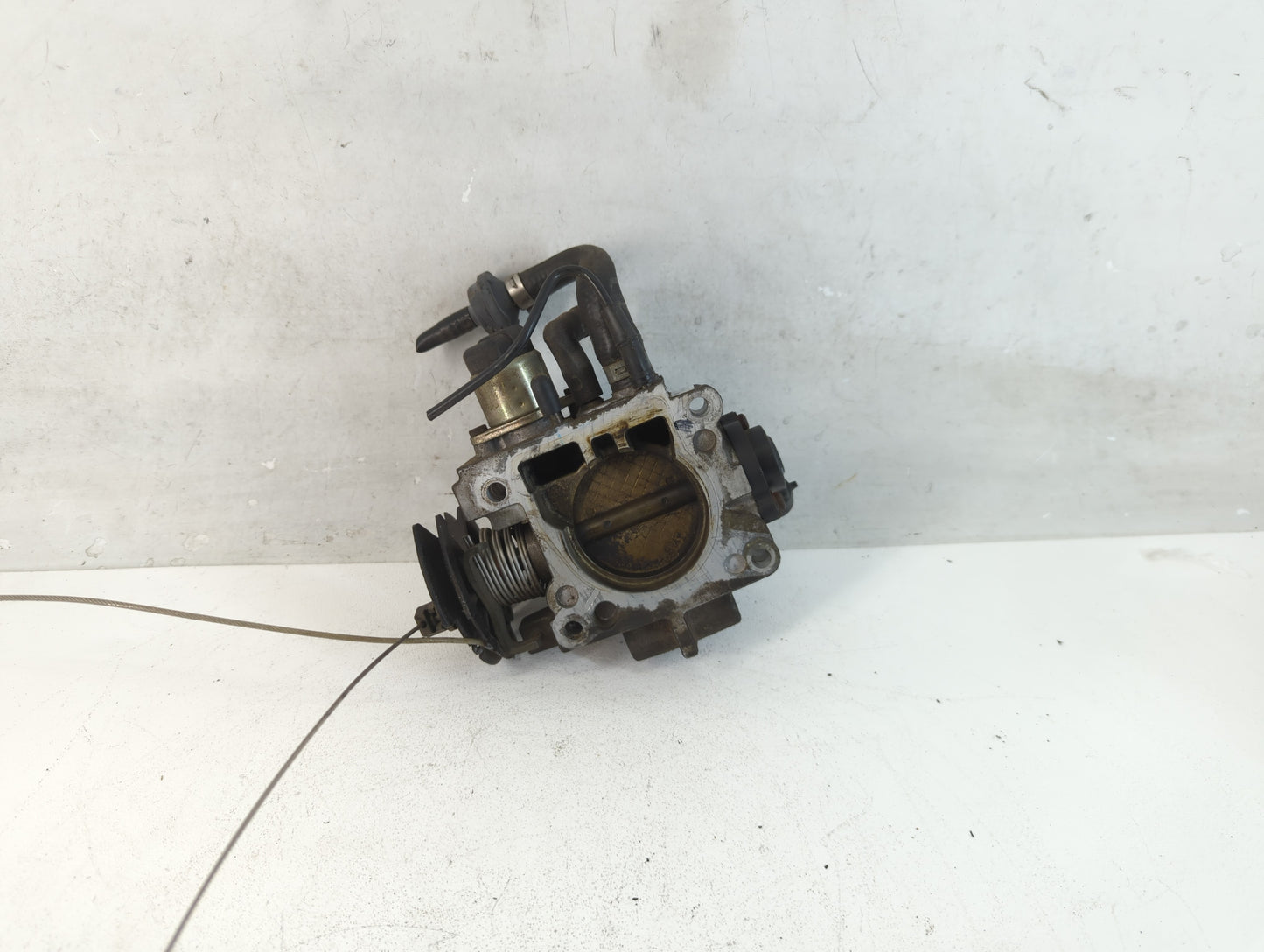 2000 Saturn Ls Throttle Body P/N:E03110 19901 Fits Fits 2001 2002 2003 OEM Used Auto Parts - Oemusedautoparts1.com
