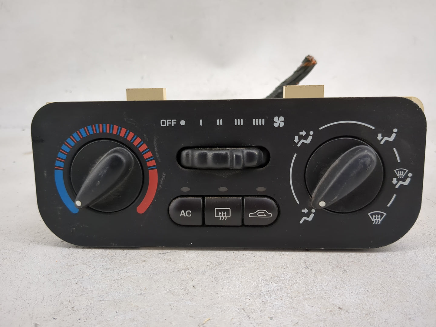 2001 Saturn L Series Climate Control Module Temperature AC/Heater Replacement P/N:097-010-0301 Fits OEM Used Auto Parts - Oe