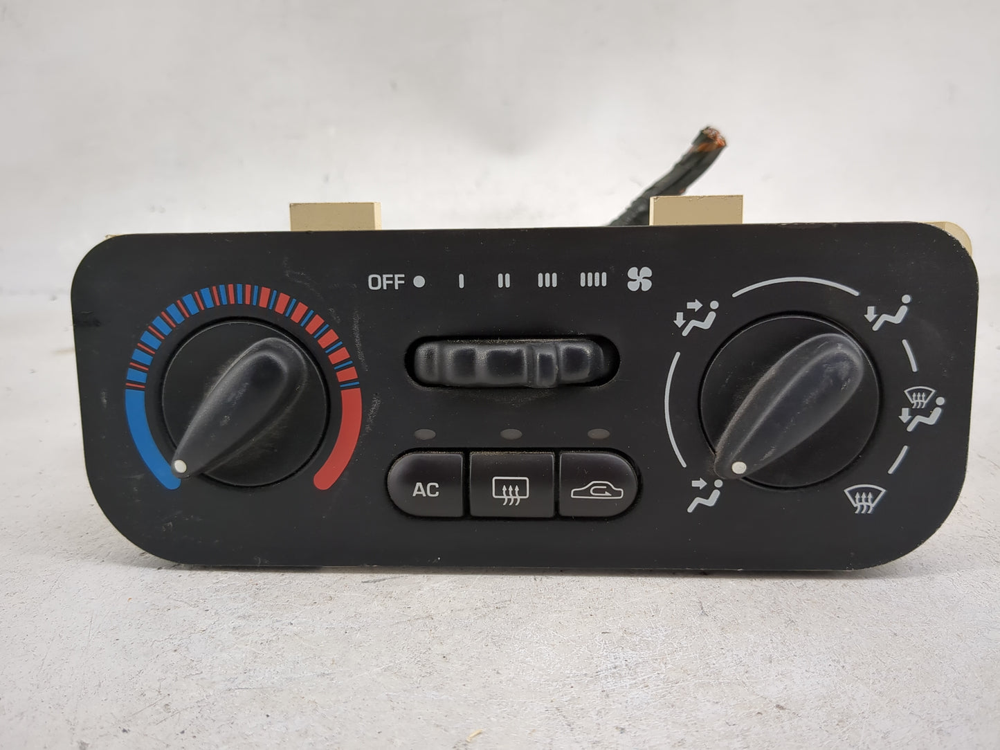 2001 Saturn L Series Climate Control Module Temperature AC/Heater Replacement P/N:097-010-0301 Fits OEM Used Auto Parts - Oe