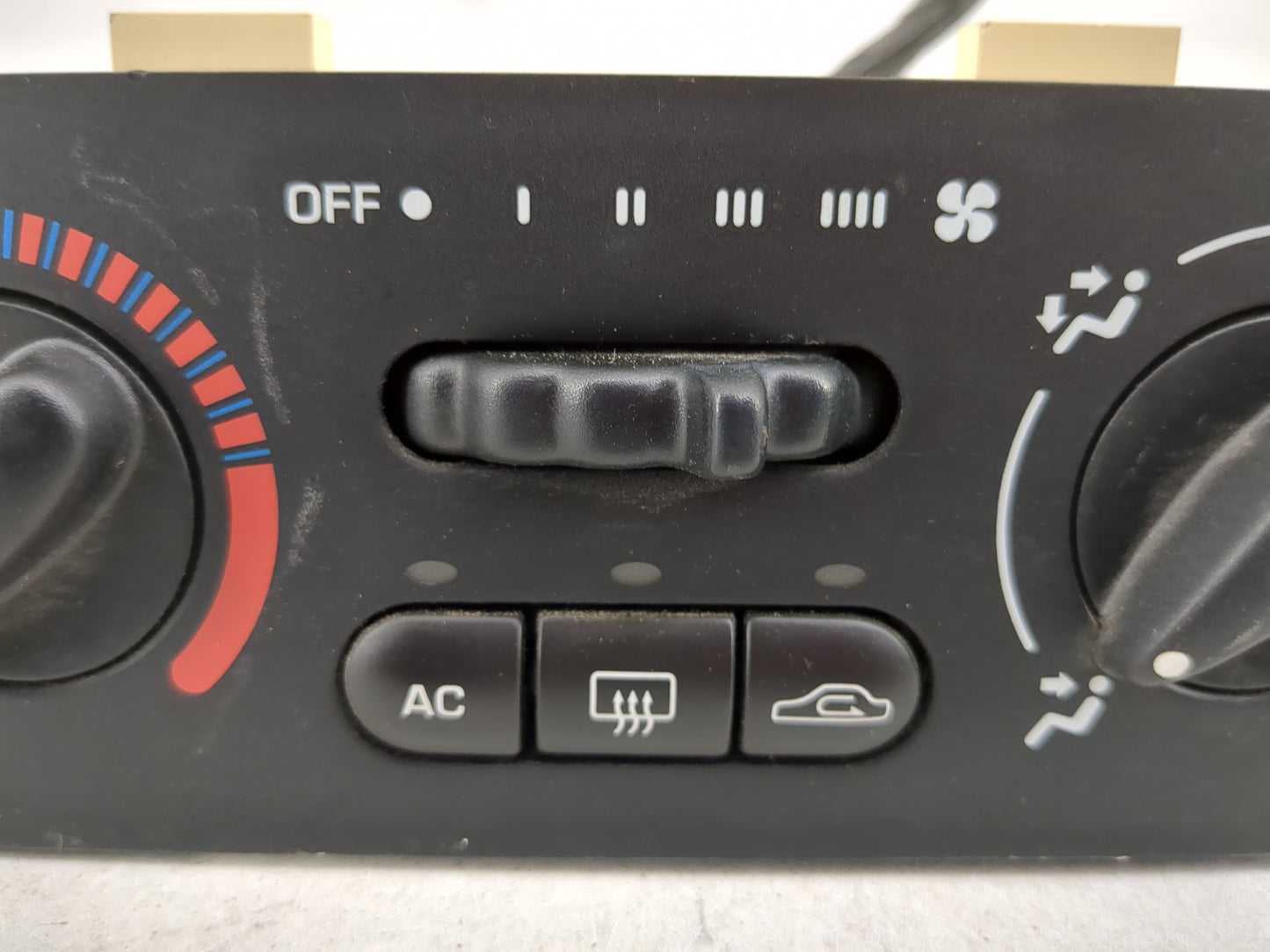 2001 Saturn L Series Climate Control Module Temperature AC/Heater Replacement P/N:097-010-0301 Fits OEM Used Auto Parts - Oe
