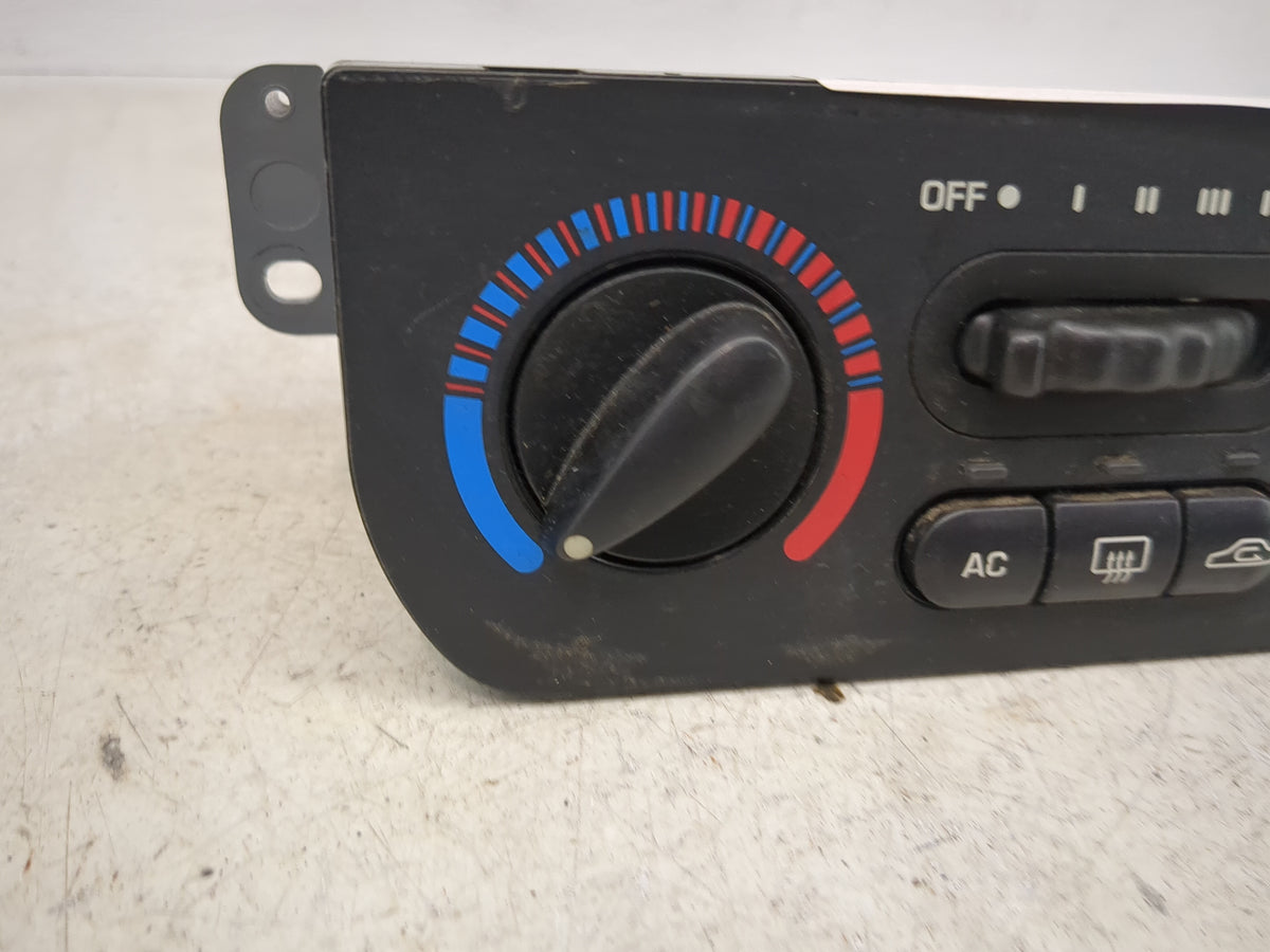 2000-2002 Saturn Sl Climate Control Module Temperature AC/Heater Replacement Fits Fits 2000 2001 2002 OEM Used Auto Parts - 