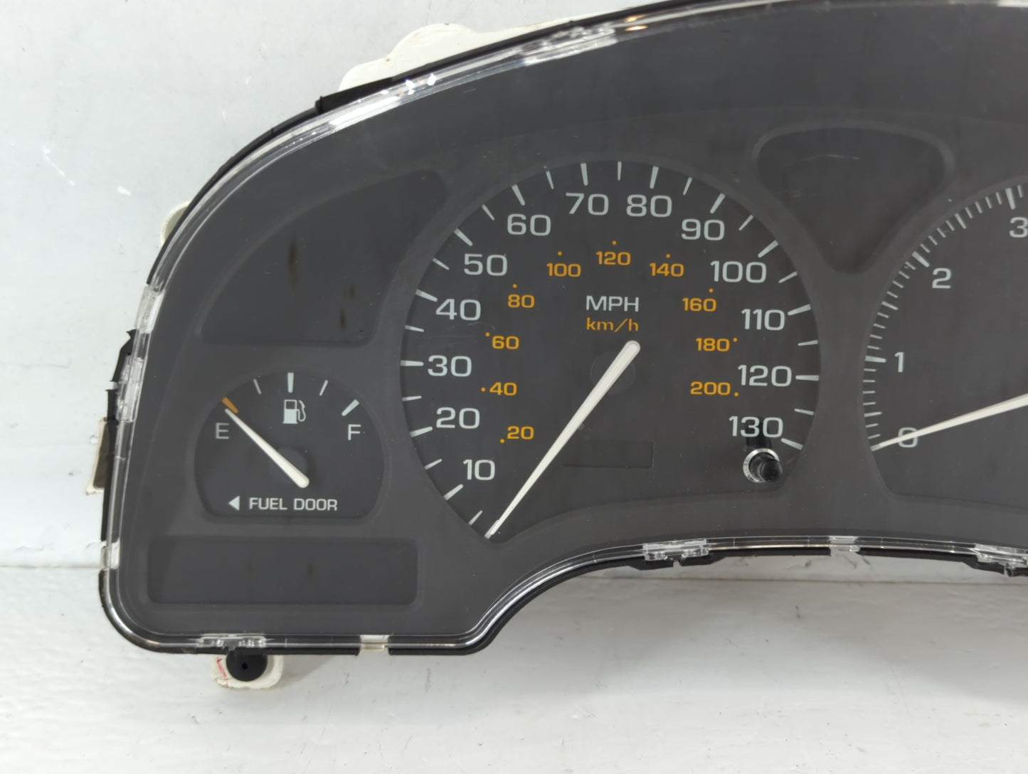 2000-2001 Saturn Sl2 Instrument Cluster Speedometer Gauges P/N:911 320 030B 21025091 Fits Fits 2000 2001 OEM Used Auto Parts
