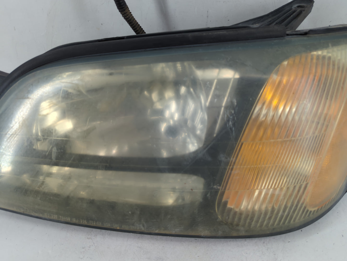 2000-2004 Subaru Legacy Driver Left Oem Head Light Headlight Lamp - Oemusedautoparts1.com