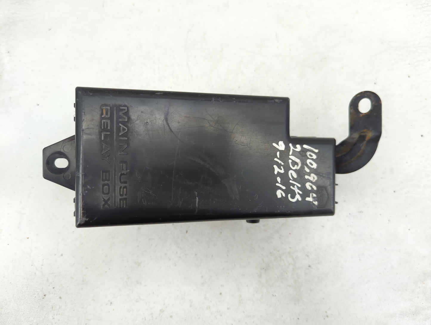 2000-2001 Subaru Legacy Fusebox Fuse Box Panel Relay Module P/N:MB500100B Fits Fits 2000 2001 OEM Used Auto Parts - Oemuseda