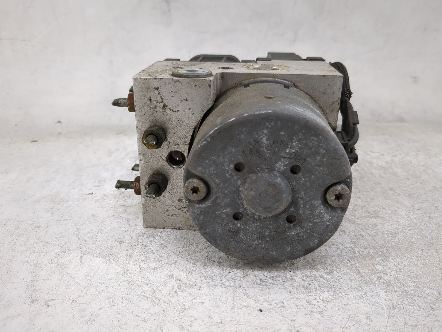 2000-2001 Subaru Legacy ABS Pump Control Module Replacement P/N:0265216746 0273004270, 27534AE00A, 0273004270 Fits Fits 2000