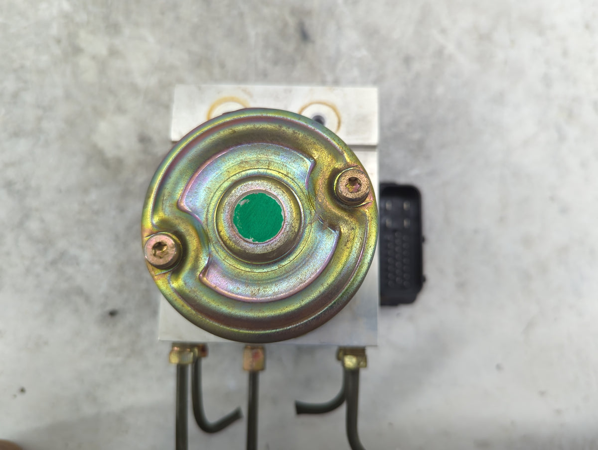 2001 Suzuki Vitara ABS Pump Control Module Replacement P/N:A3.0440-0105.4 Fits OEM Used Auto Parts - Oemusedautoparts1.com