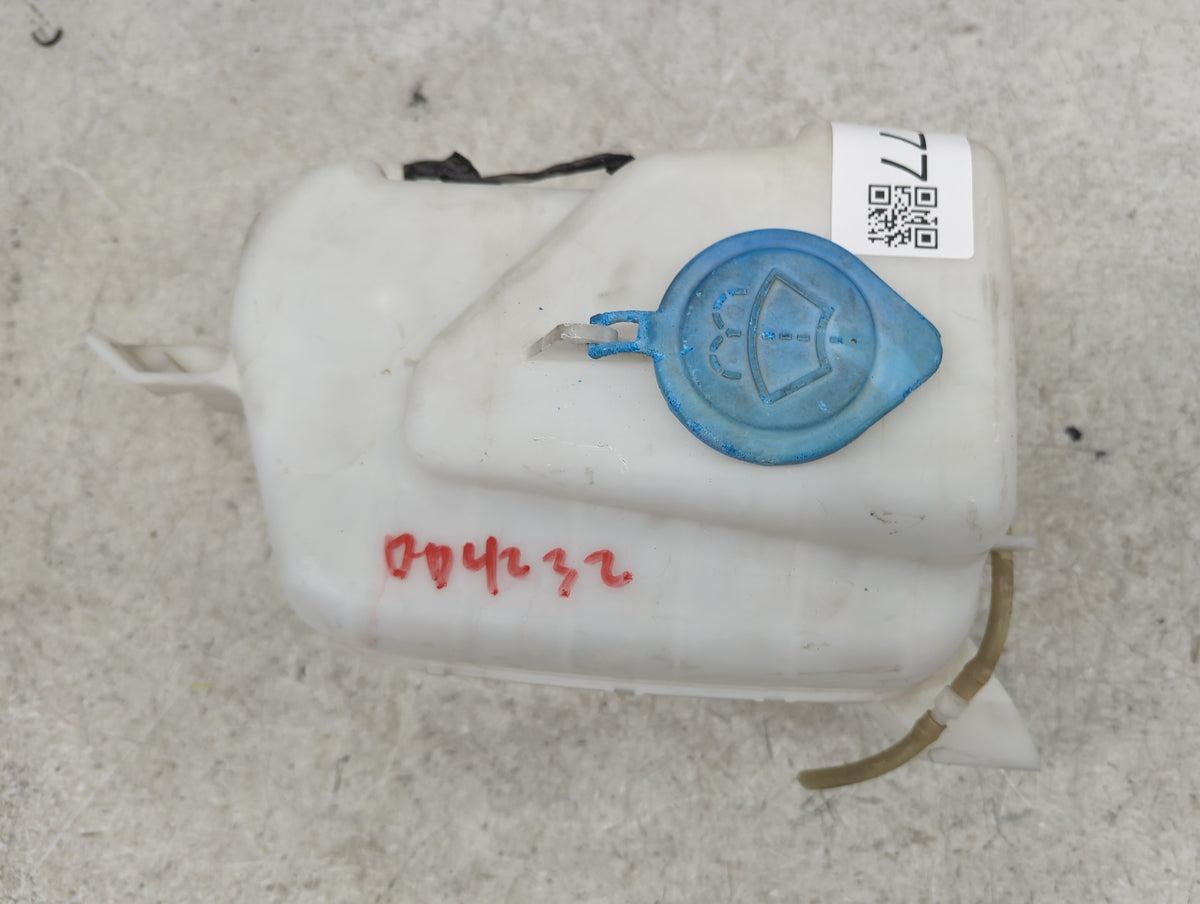 2001 Suzuki Vitara Windshield Washer Fluid Reservoir Bottle Oem - Oemusedautoparts1.com