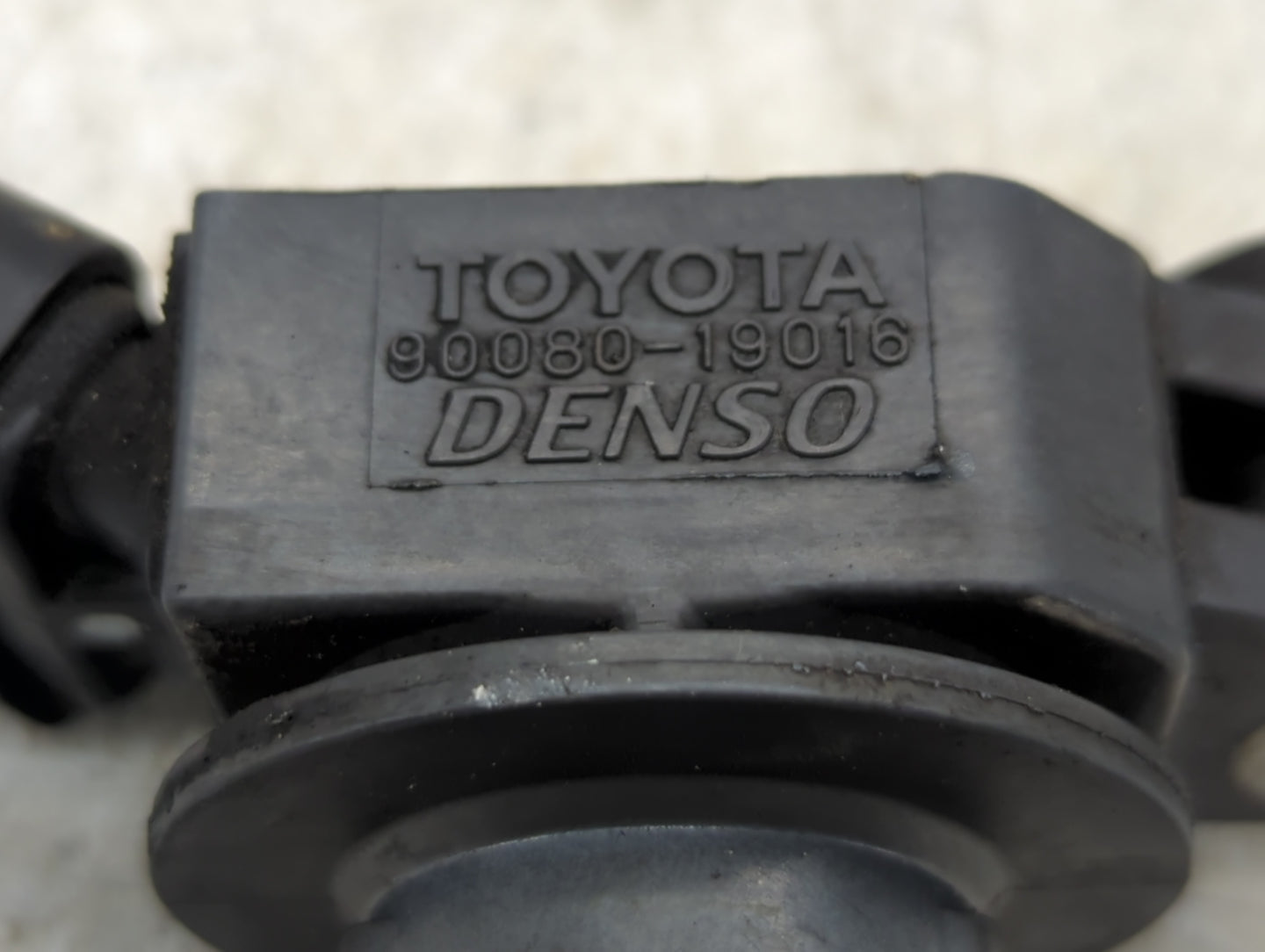 2000-2004 Toyota Avalon Ignition Coil Igniter Pack - Oemusedautoparts1.com