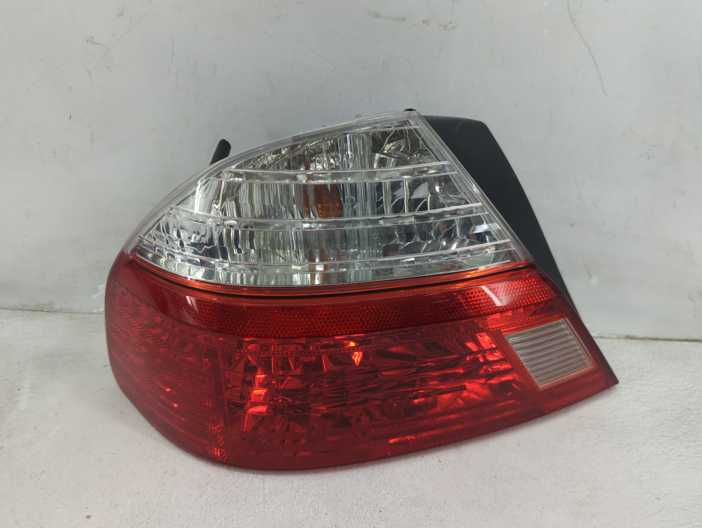 2000-2002 Toyota Avalon Tail Light Assembly Driver Left OEM Fits Fits 2000 2001 2002 OEM Used Auto Parts - Oemusedautoparts1