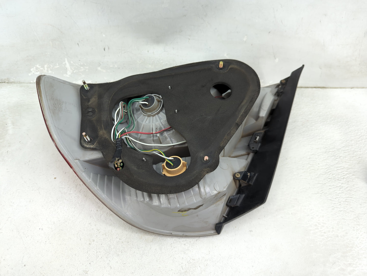 2000-2002 Toyota Avalon Tail Light Assembly Driver Left OEM Fits Fits 2000 2001 2002 OEM Used Auto Parts - Oemusedautoparts1