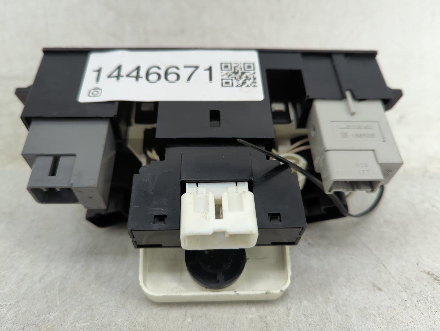 1997-1999 Toyota Camry Climate Control Module Temperature AC/Heater Replacement P/N:158926 Fits OEM Used Auto Parts - Oemuse