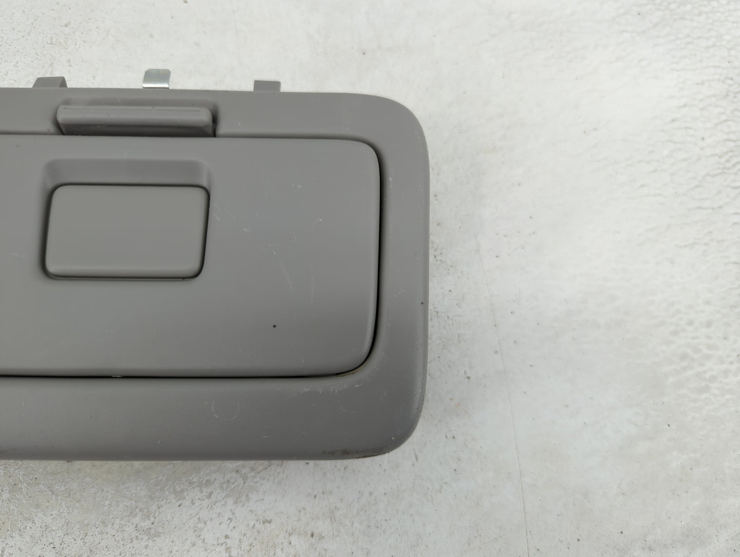 2001 Toyota Camry Overhead Roof Console - Oemusedautoparts1.com