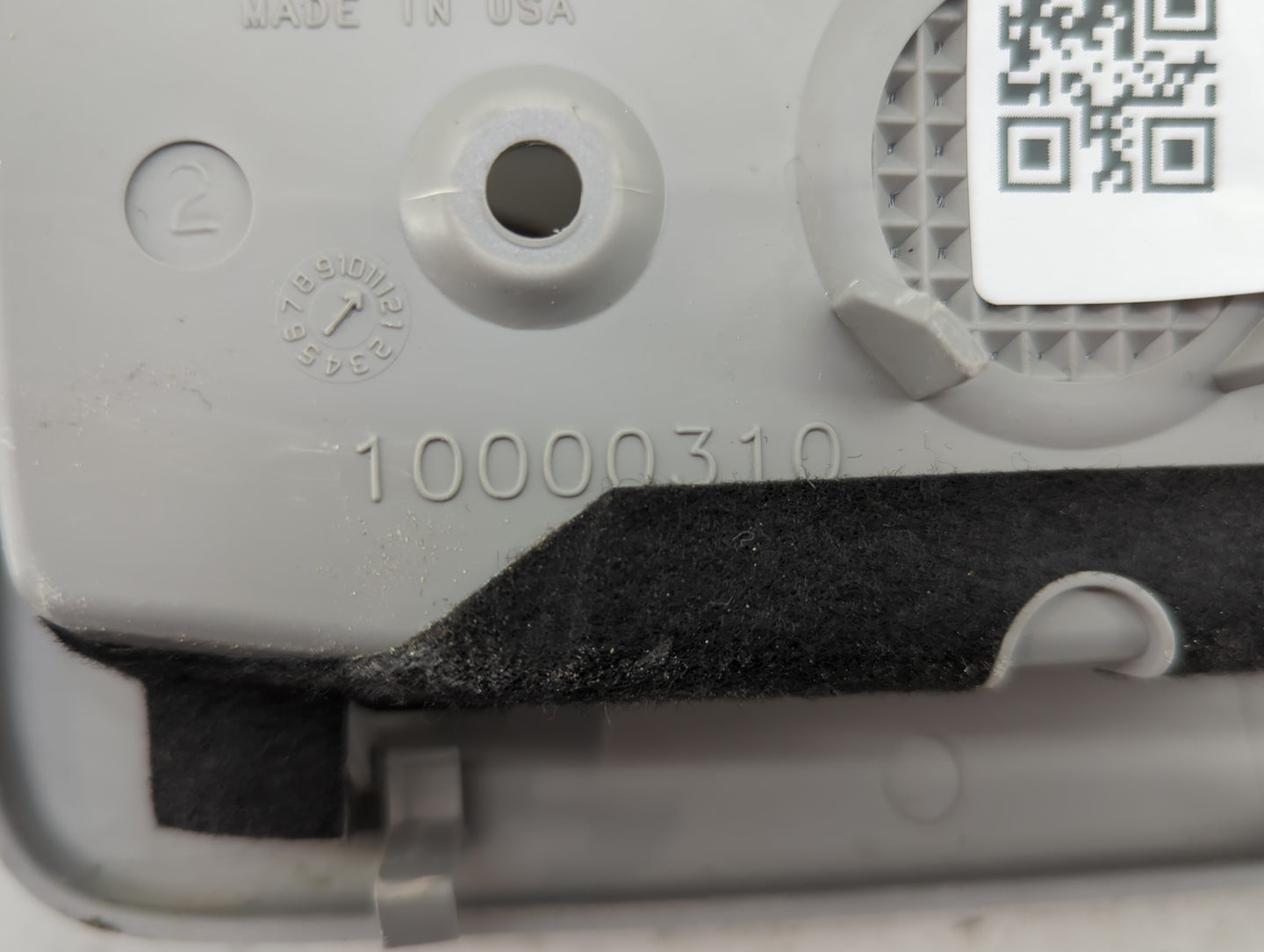 2001 Toyota Camry Overhead Roof Console - Oemusedautoparts1.com
