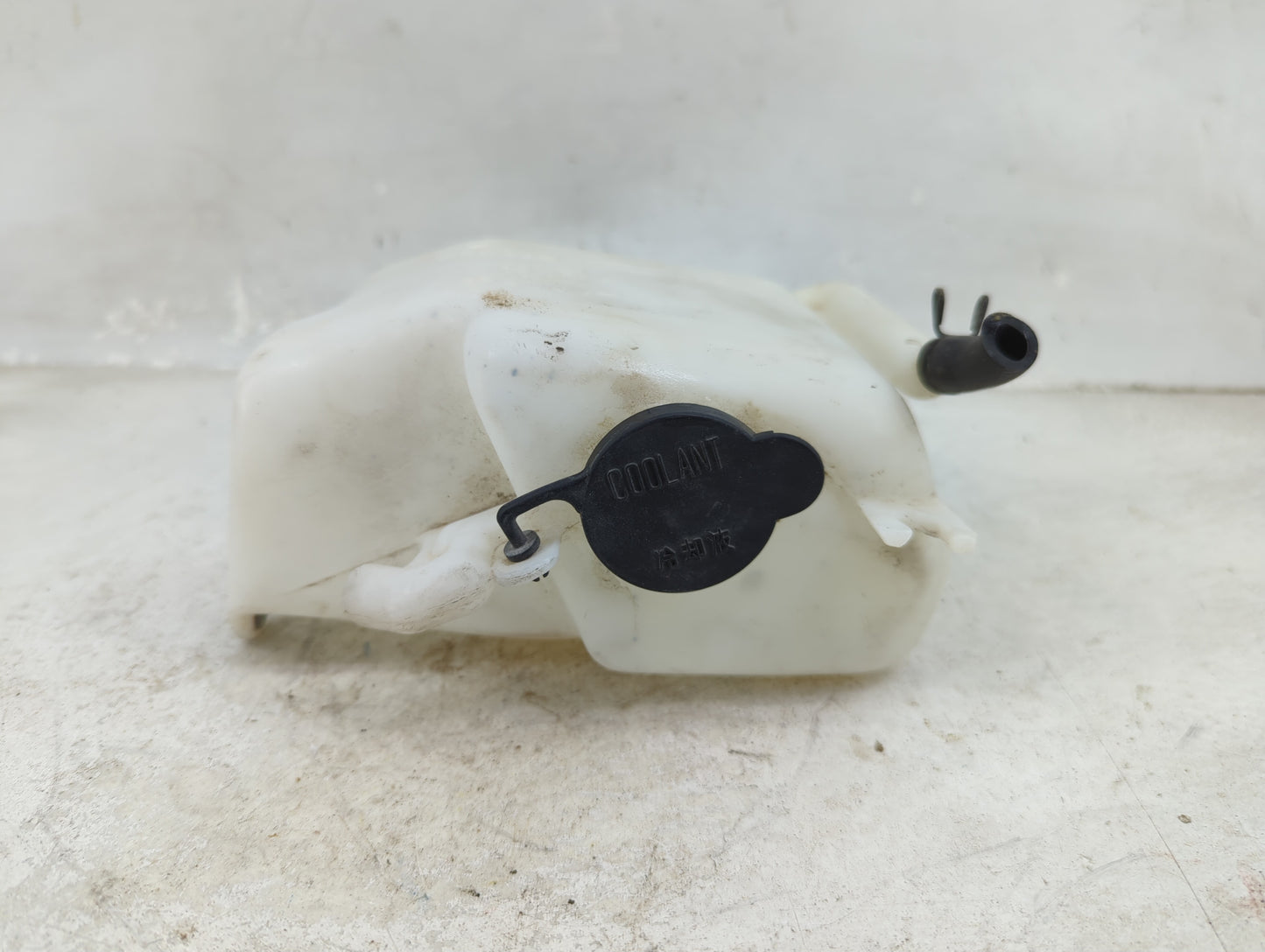 2001 Toyota Camry Windshield Washer Fluid Reservoir Bottle Oem - Oemusedautoparts1.com