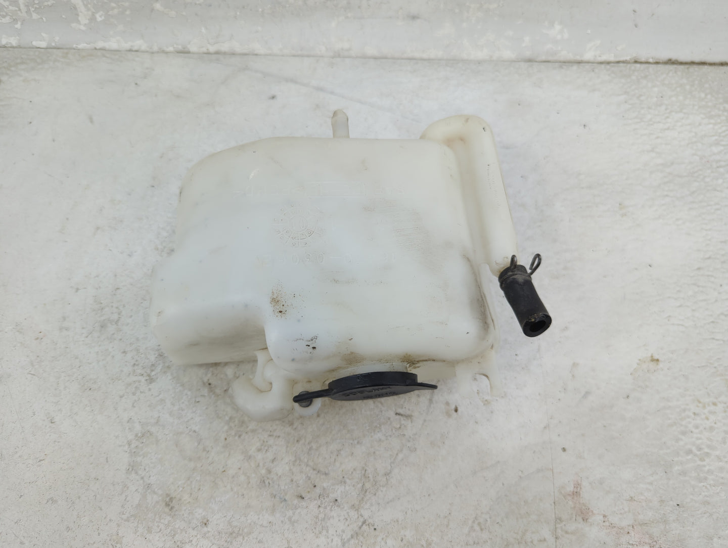 2001 Toyota Camry Windshield Washer Fluid Reservoir Bottle Oem - Oemusedautoparts1.com